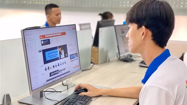 100% xe hàng xuất nhập khẩu qua cửa khẩu Tân Thanh và Hữu Nghị đã thực hiện khai báo trực tuyến ảnh 2