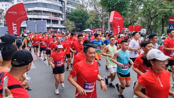 Hàng nghìn VĐV tham gia Giải chạy&nbsp;quyên góp Quỹ Trái tim cho em