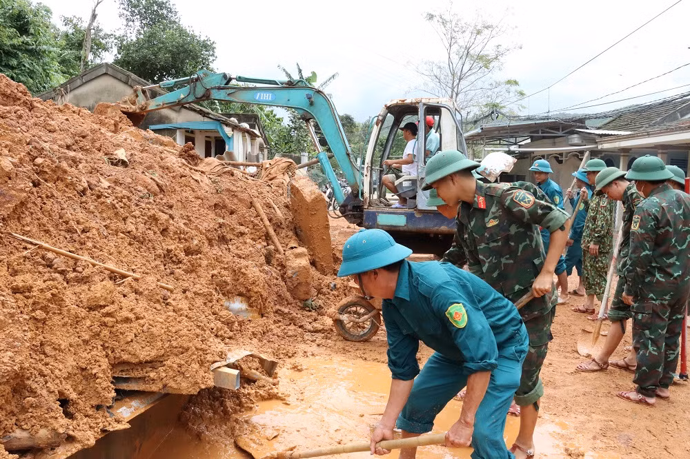 Lực lượng vũ trang Thừa Thiên-Huế chung tay đảm bảo tính mạng cho dân -0