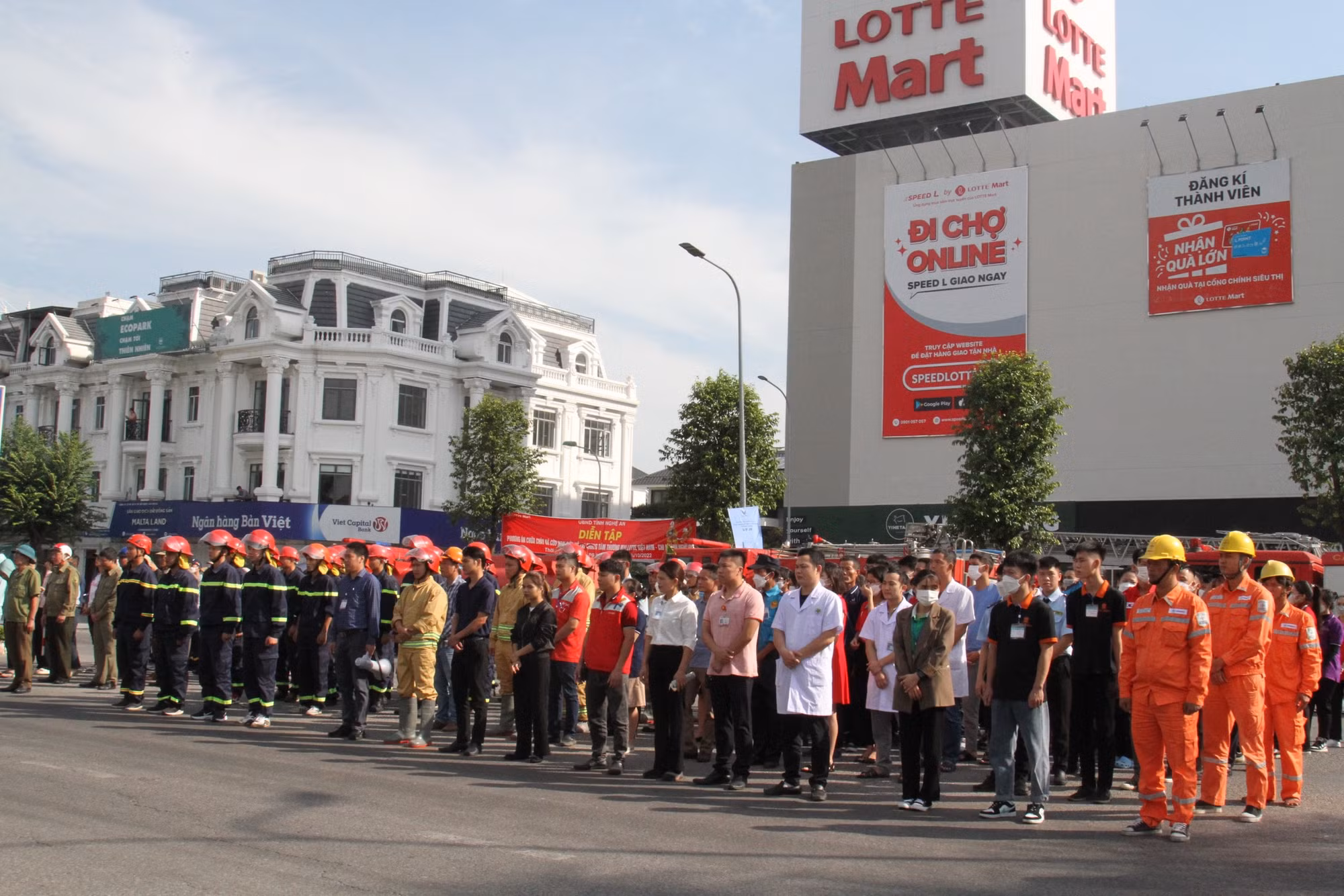 Nghệ An: Huy động lực lượng lớn tham gia diễn tập phương án PCCC&CNCH cấp tỉnh&nbsp; -0