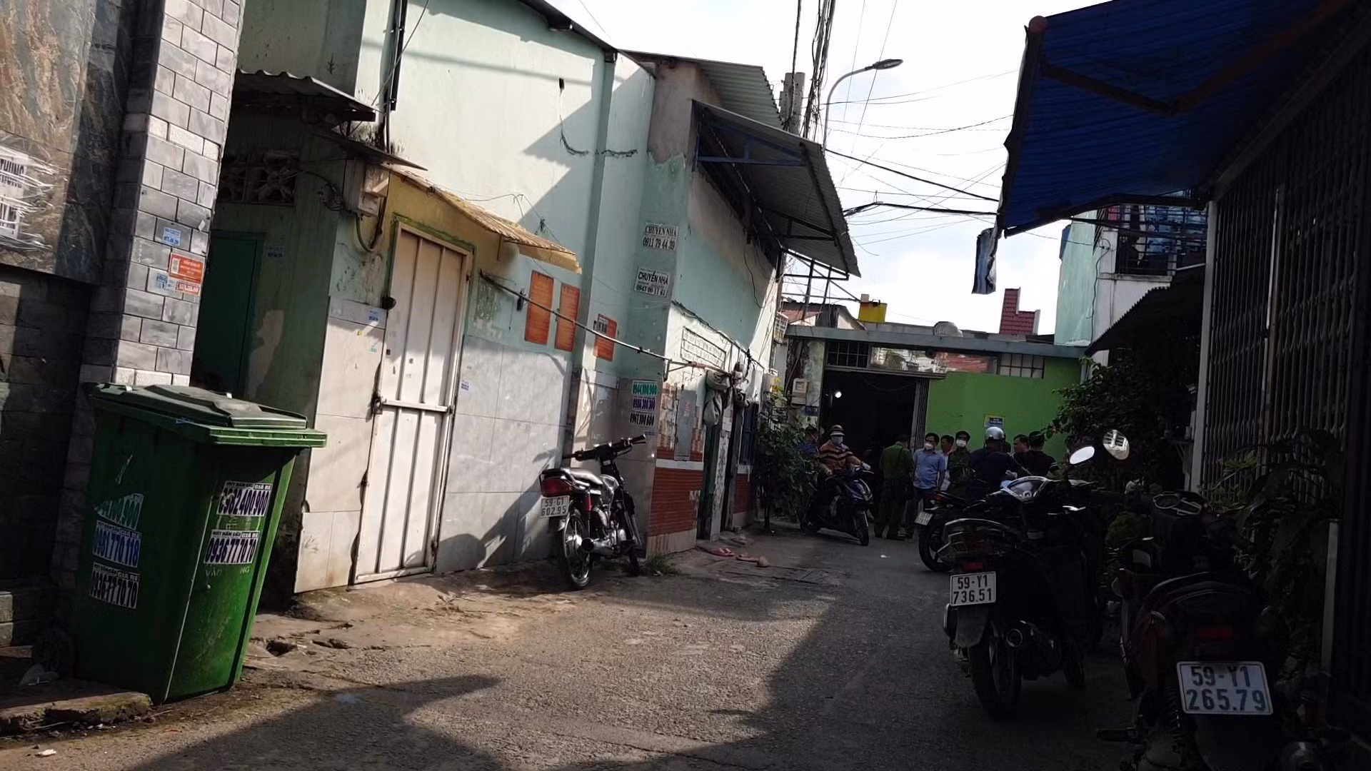 Đi học về&nbsp; con trai phát hiện cha mẹ tử vong trên vũng máu -0