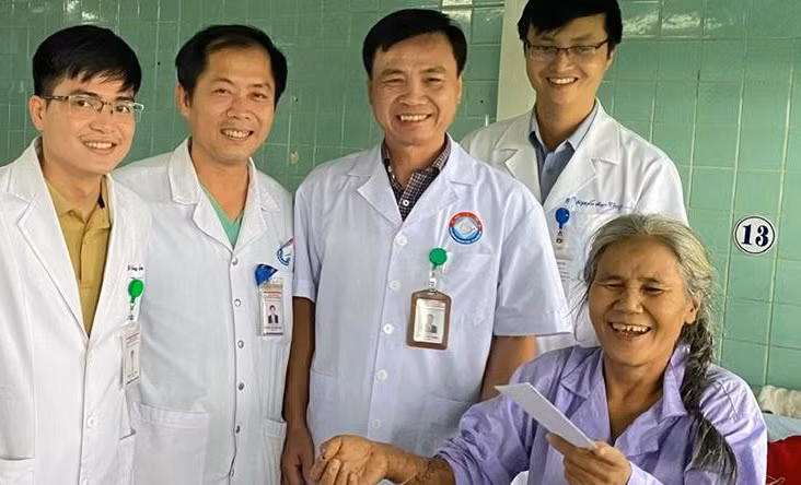 Nối thành công cẳng tay cho người bị máy cưa cắt lìa -0