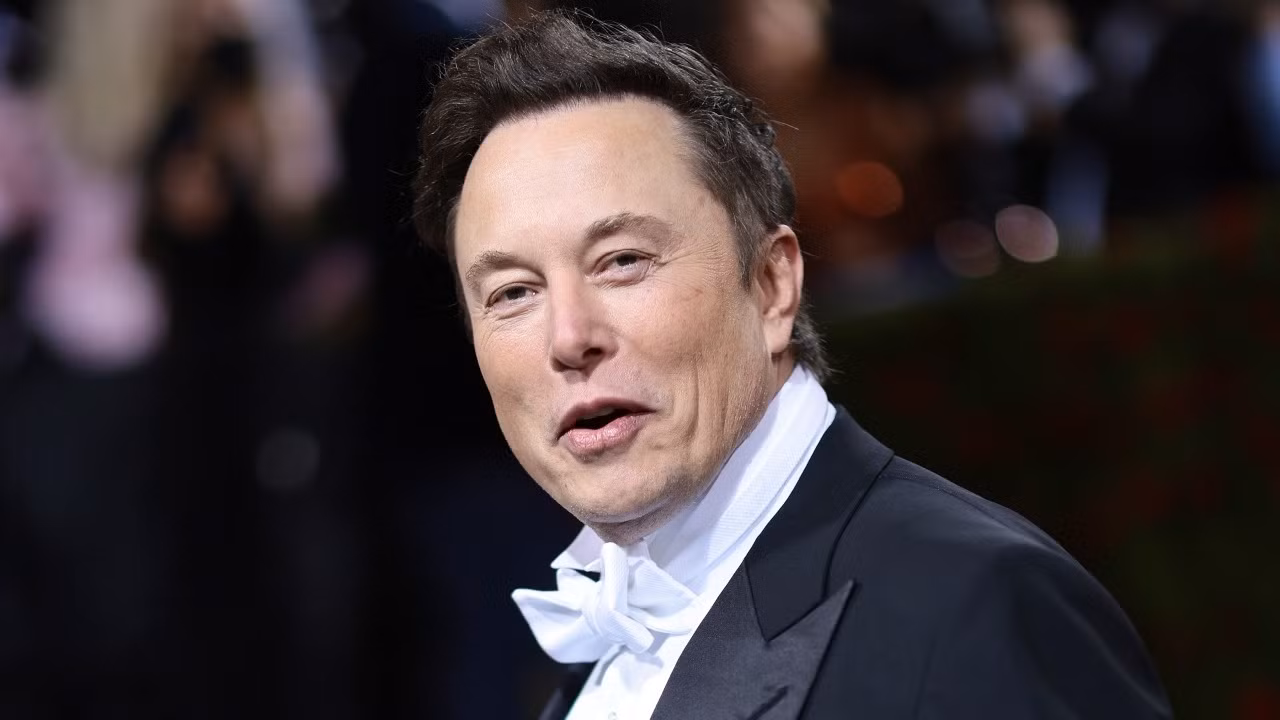Elon Musk lại 