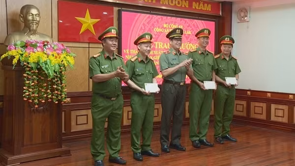 Thưởng “nóng” các tập thể bắt nhanh hung thủ giết người