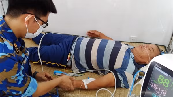 Bệnh xá đảo Trường Sa kịp thời cấp cứu ngư dân có dấu hiệu đột quỵ