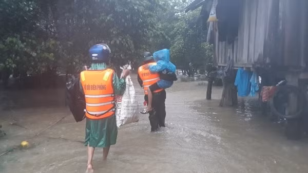 Di dời các hộ dân khỏi khu vực sạt lở, ngập lụt ở gần biên giới
