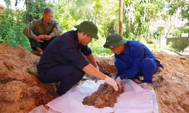 Di dời hài cốt liệt sỹ chưa rõ danh tính trong khu dân cư -0