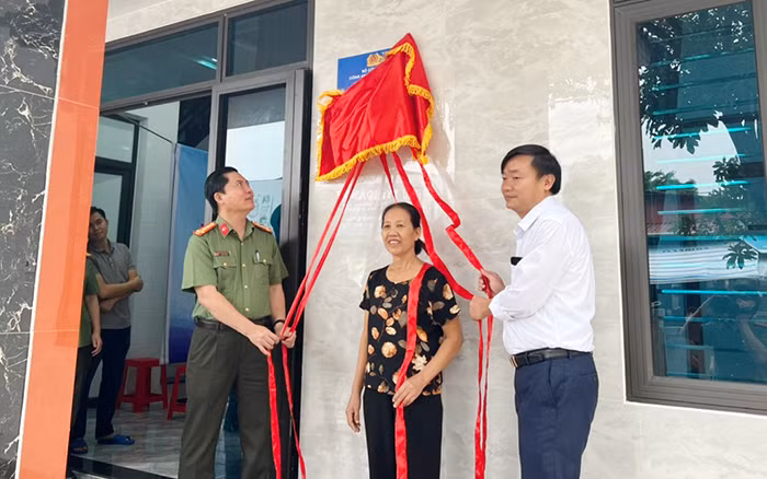 Bàn giao 3 căn nhà tình nghĩa cho gia đình chính sách -0