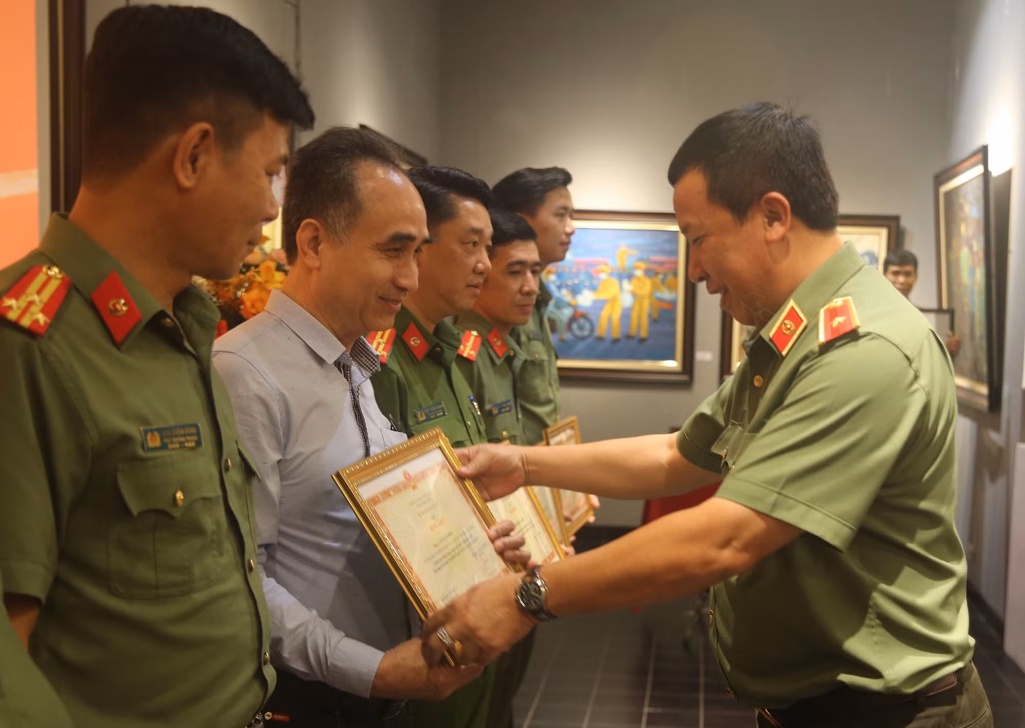 Trao thưởng và khai mạc triển lãm Trại sáng tác Mỹ thuật CAND lần thứ 4 -0