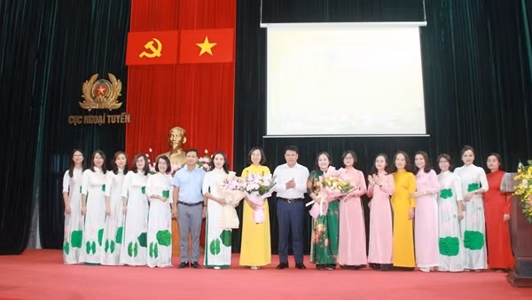 Mít tinh và gặp mặt nhân ngày phụ nữ Việt Nam