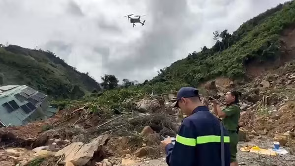 Dùng flycam tìm kiếm nhân viên thủy điện Kà Tinh 1 mất tích