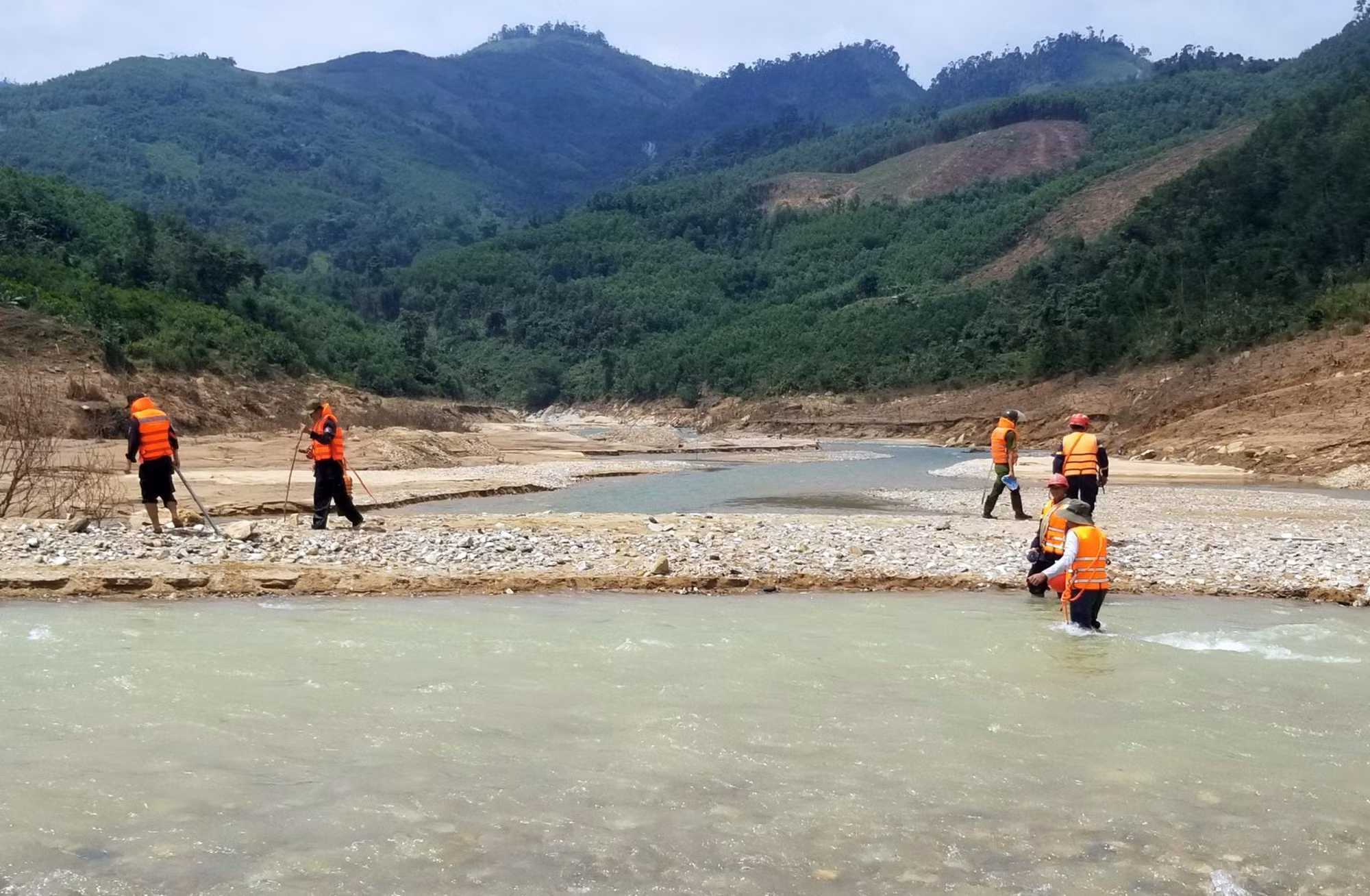 Bộ Công an điều động lực lượng, phương tiện hỗ trợ tìm kiếm nhân viên thủy điện Kà Tinh 1 mất tích -0