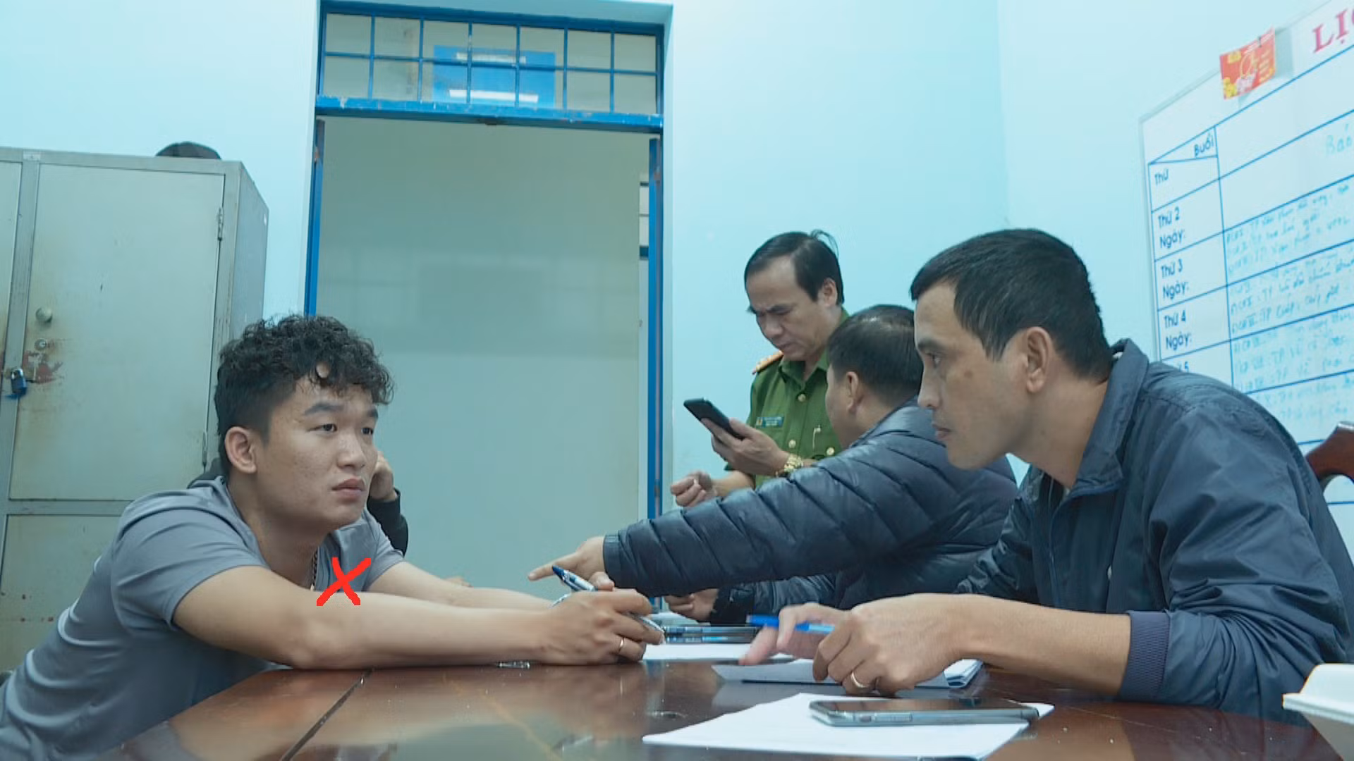 Bắt nhóm đối tượng vào nhà chủ tịch huyện cướp tài sản -0