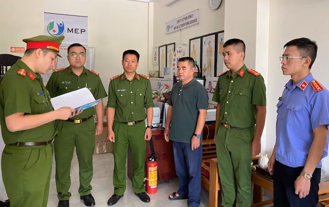 Bắt nguyên Phó GĐ và Phó trưởng phòng Kế hoạch CTCP dâu tằm tơ Mộc Châu -0