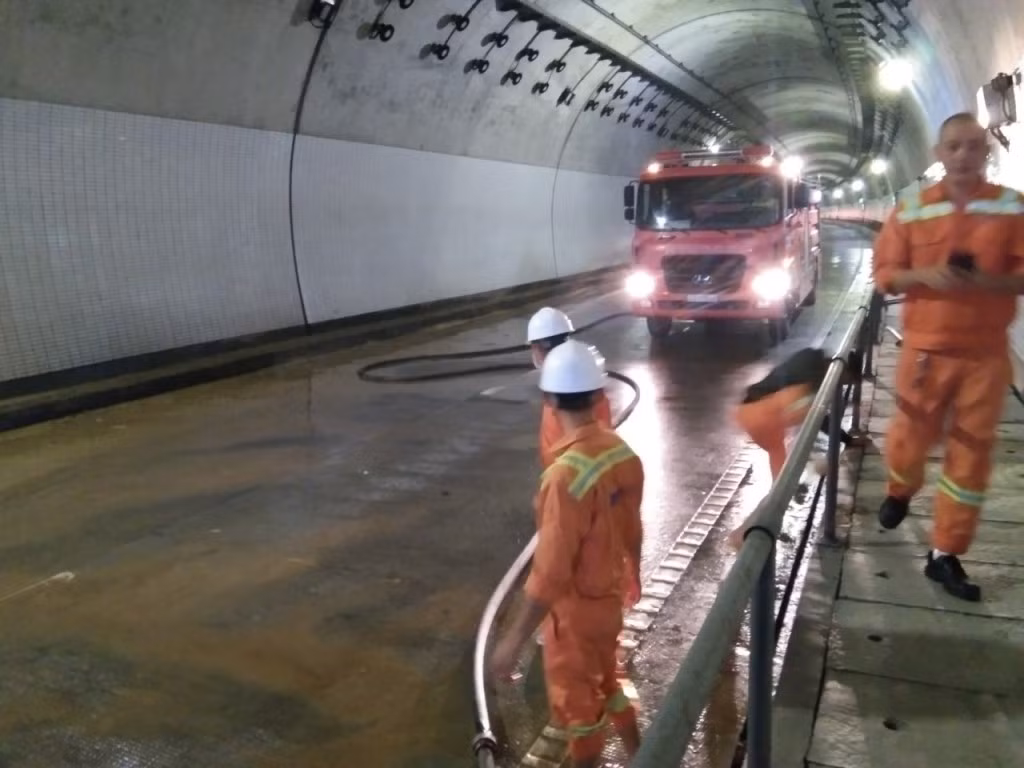 Đã thông hầm số 2 qua đèo Hải Vân -1