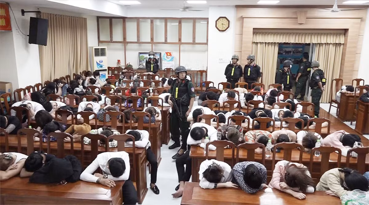 Phát hiện nhân viên quán karaoke Hollywood bán ketamin cho khách -0