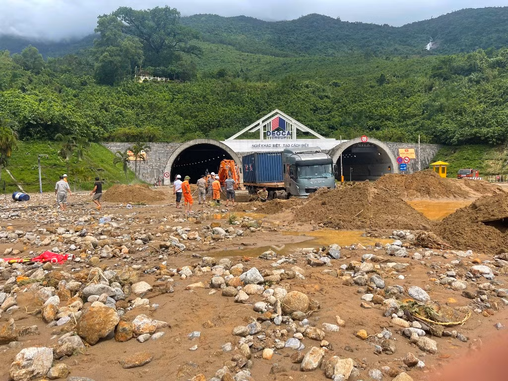 Đã thông hầm số 2 qua đèo Hải Vân -1