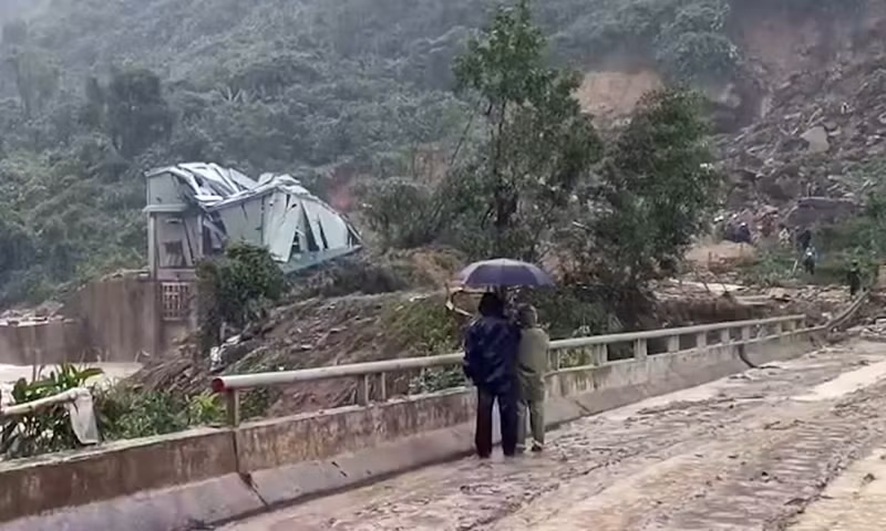 Sạt lở nghiêm trọng tại thủy điện Kà Tinh, một công nhân nghi mất tích -0