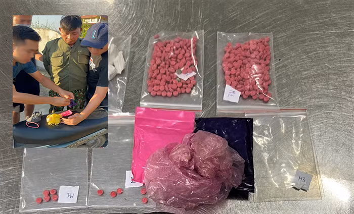 Gã nghiện tàng trữ cả heroin lẫn hồng phiến -0