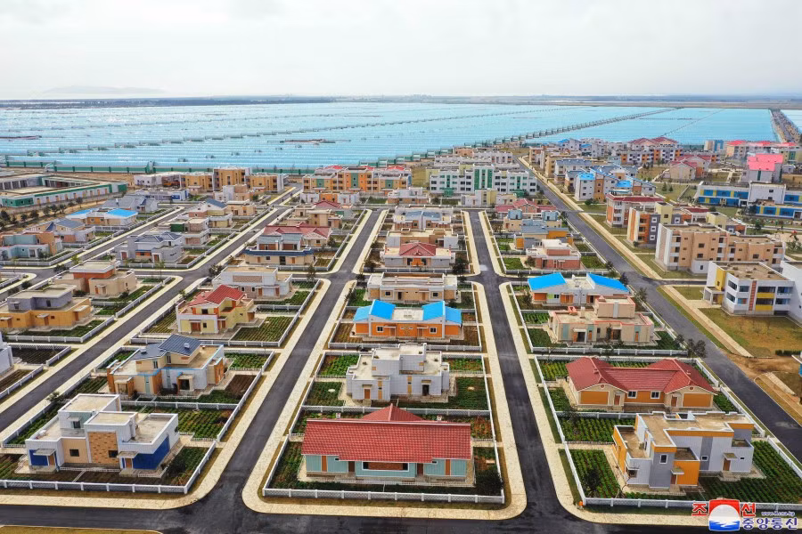 Căn cứ tên lửa Triều Tiên lột xác thành trang trại hàng đầu đất nước -0