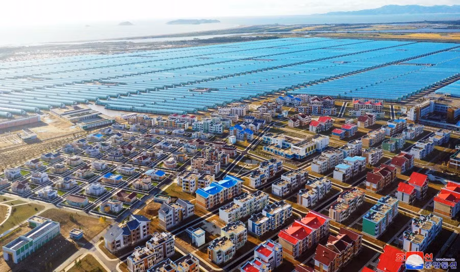 Căn cứ tên lửa Triều Tiên lột xác thành trang trại hàng đầu đất nước -1