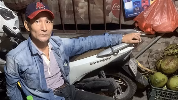 Dân cấp báo thông tin, CSGT khóa tay con nghiện thủ ma túy
