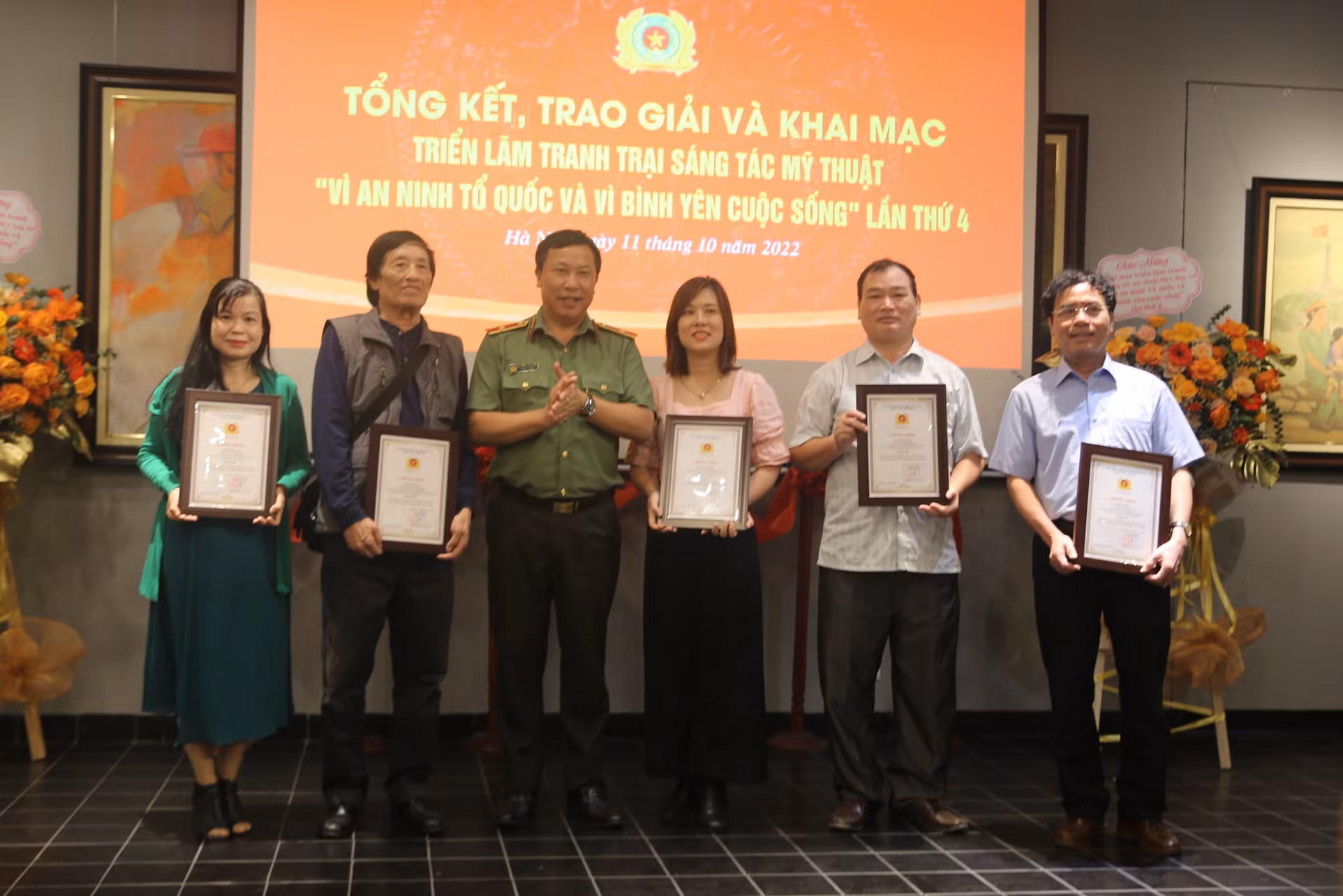 Trao thưởng và khai mạc triển lãm Trại sáng tác Mỹ thuật CAND lần thứ 4 -0