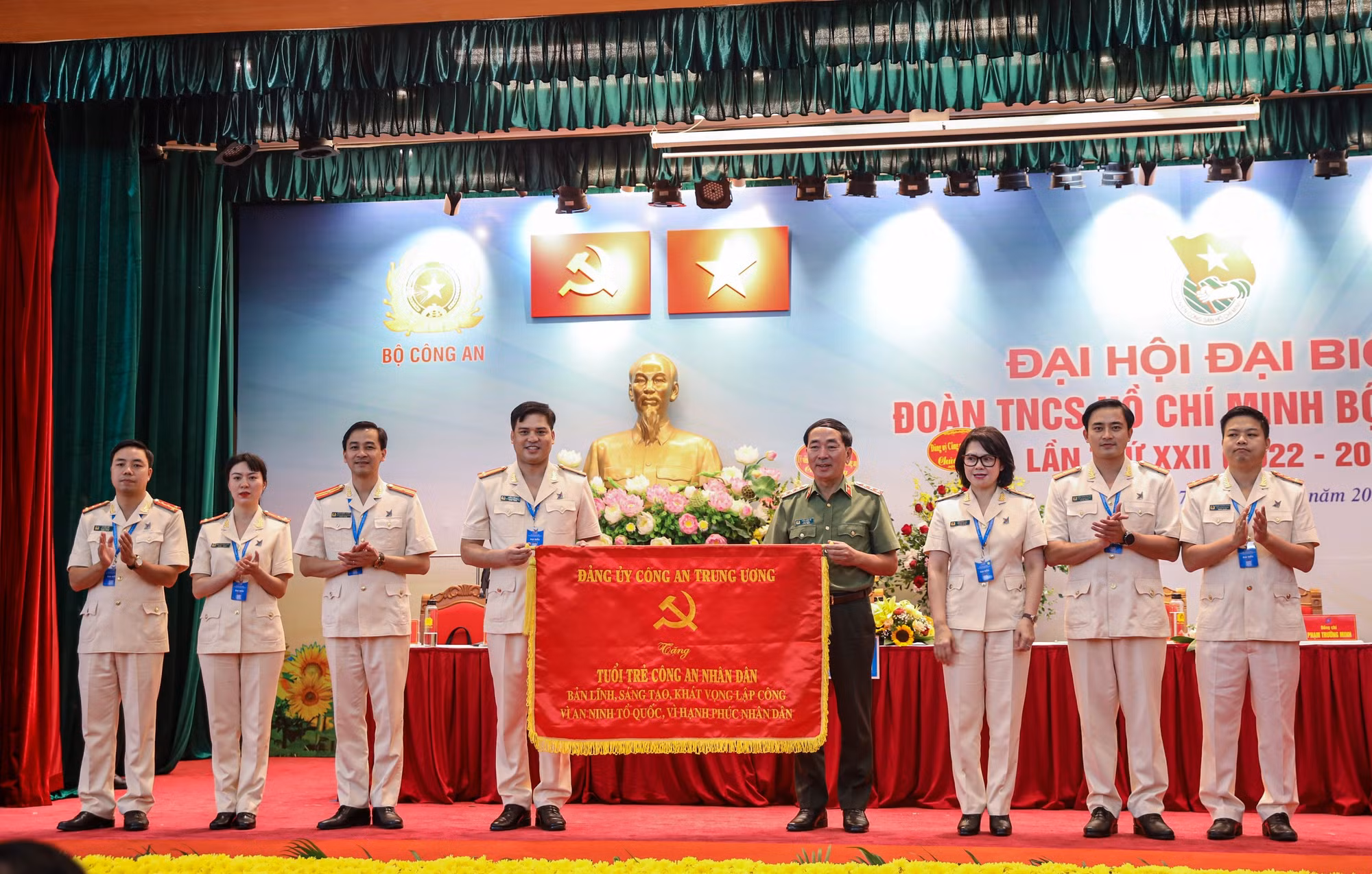 Phát huy truyền thống Anh hùng vẻ vang, xung kích lập công vì an ninh Tổ quốc -0