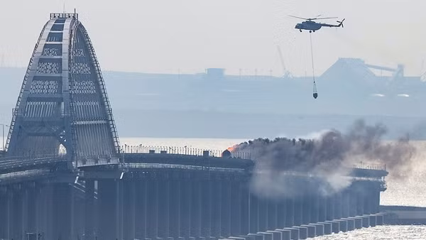 Tổng thống Putin tố tình báo Ukraine làm nổ cầu Crimea