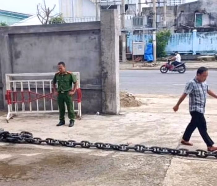 Đà Nẵng: Lợi dụng mưa gió cưa trộm xích neo tàu chống bão ở cảng cá trị giá hàng trăm triệu đồng -0