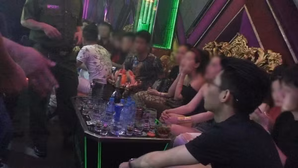 Nhiều nhà hàng, karaoke để khách sử dụng ma túy, khiêu dâm...