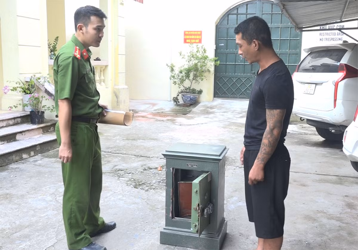 Hai đạo chích “dày đặc” tiền án rủ nhau trộm két lấy vàng -1