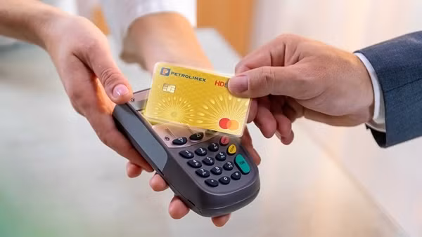 Giao dịch dễ dàng với thẻ HDBank Petrolimex “4 trong 1”