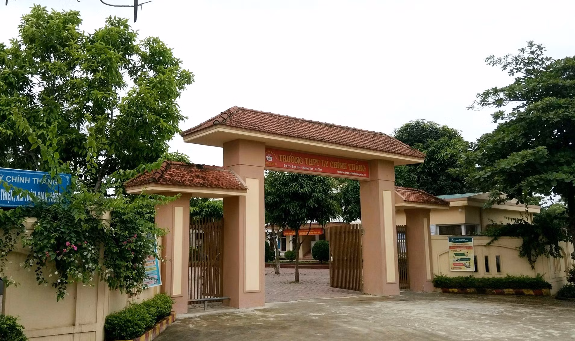 Tạm giữ hình sự nam sinh dùng dao đâm bạn học tử vong -0