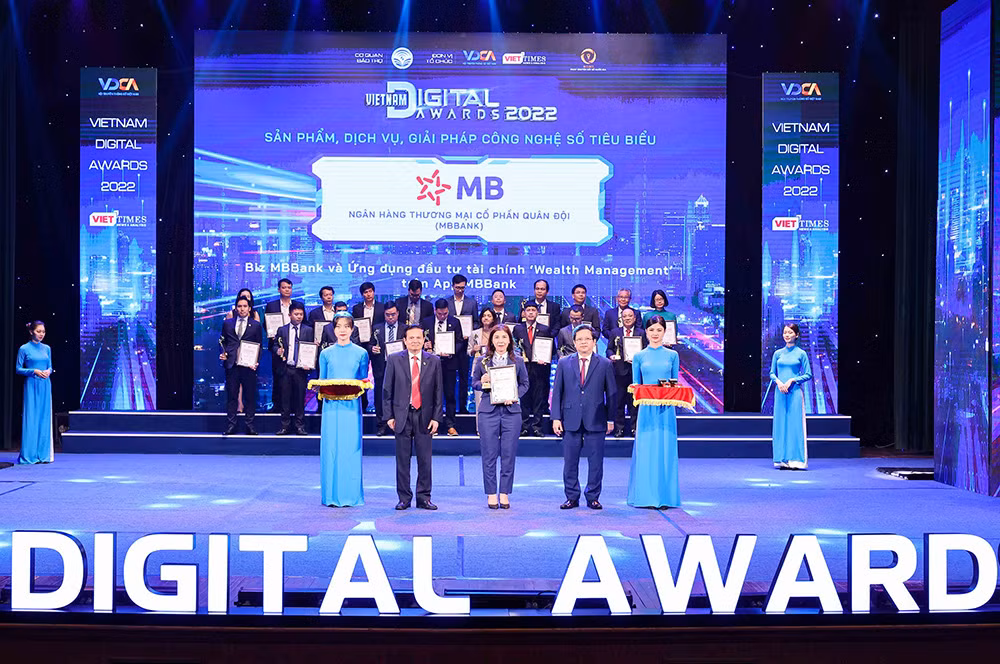 MB “thắng lớn” tại Giải thưởng Chuyển đổi số Việt Nam 2022 -0