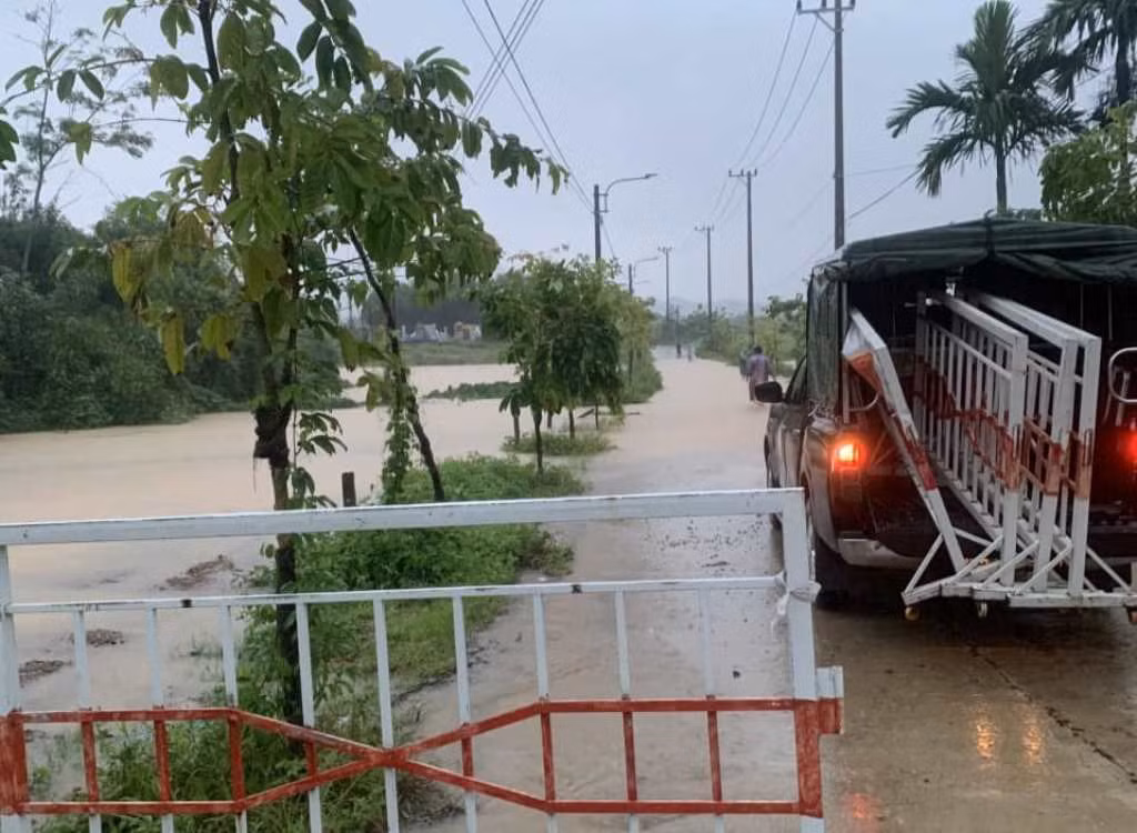Nóng: Mưa lớn gây ngập bất ngờ nhiều xã vùng trũng thấp của Đà Nẵng, nhiều trường học cho học sinh tạm nghỉ học -0