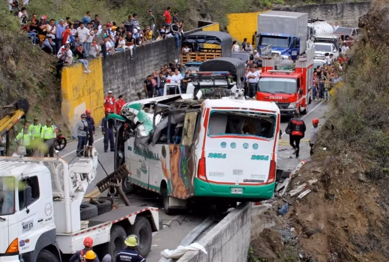 Colombia: Xe khách mất phanh khi đổ đèo, 20 người thiệt mạng -0