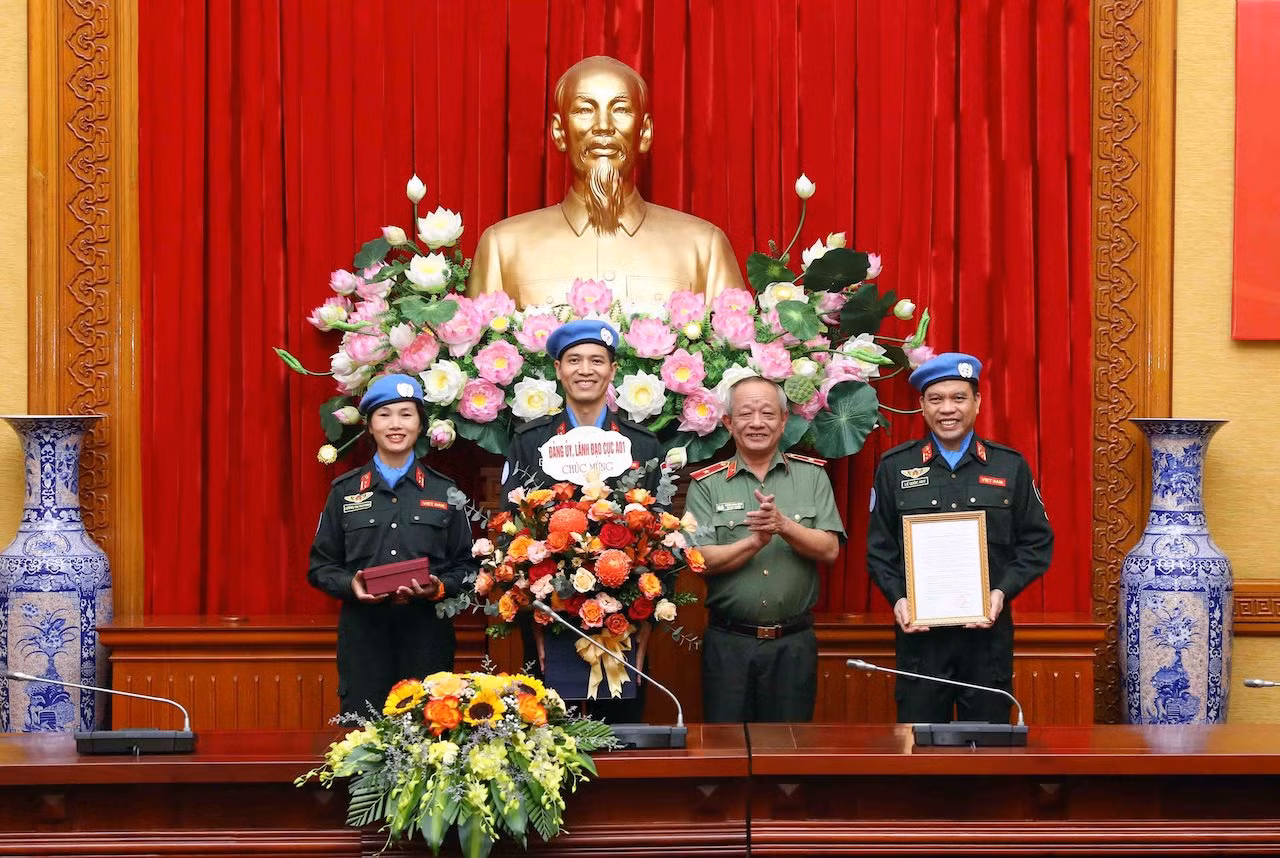 Xúc động buổi gặp mặt ba sĩ quan CAND lên đường thực hiện nhiệm vụ gìn giữ hoà bình Liên Hợp quốc -0