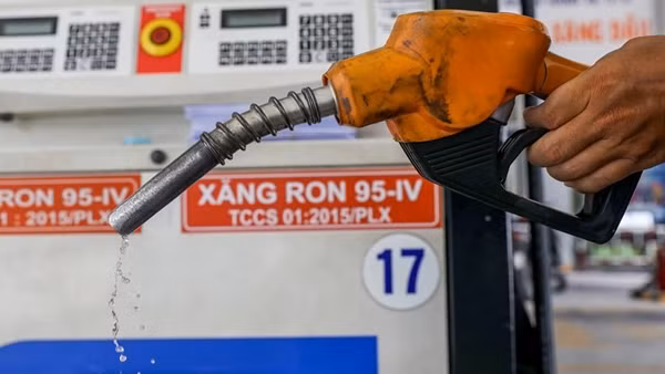 Cửa hàng xăng dầu găm hàng chờ lên giá để trục lợi có thể bị xử lý hình sự