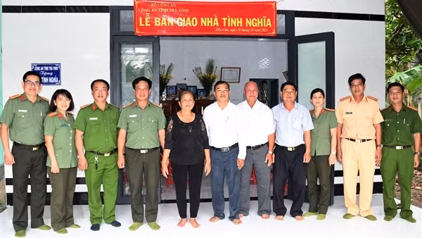 Công an tỉnh Trà Vinh bàn giao nhà tình nghĩa