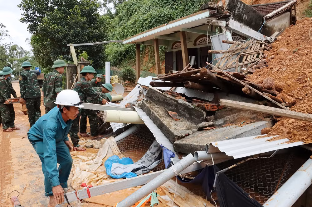 Lực lượng vũ trang Thừa Thiên-Huế chung tay đảm bảo tính mạng cho dân -0