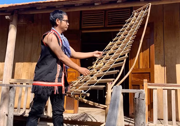 Trả nghĩa với buôn làng -0