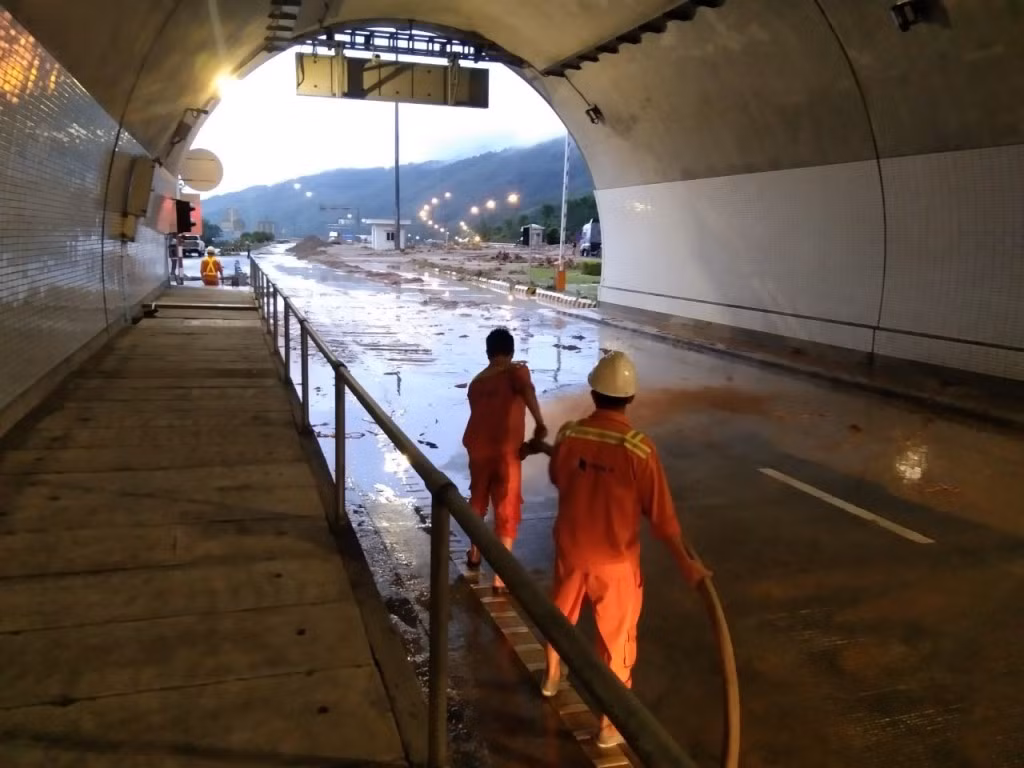 Đã thông hầm số 2 qua đèo Hải Vân -3