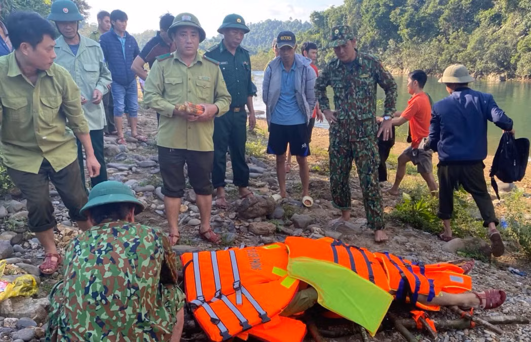 Trạm phó Trạm quản lý bảo vệ rừng bị lũ cuốn trôi -0