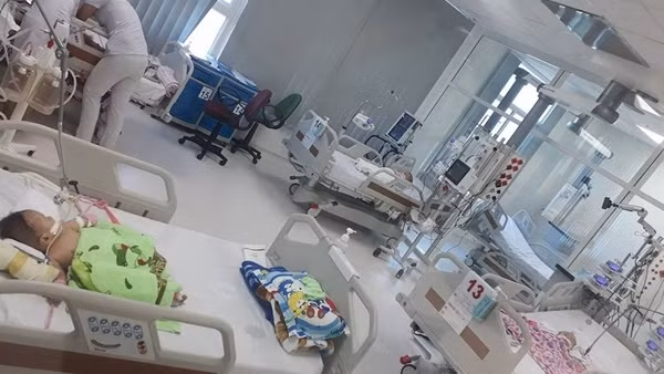 Cứu sống bé trai mắc căn bệnh “viêm não hoại tử cấp tính” hiếm gặp