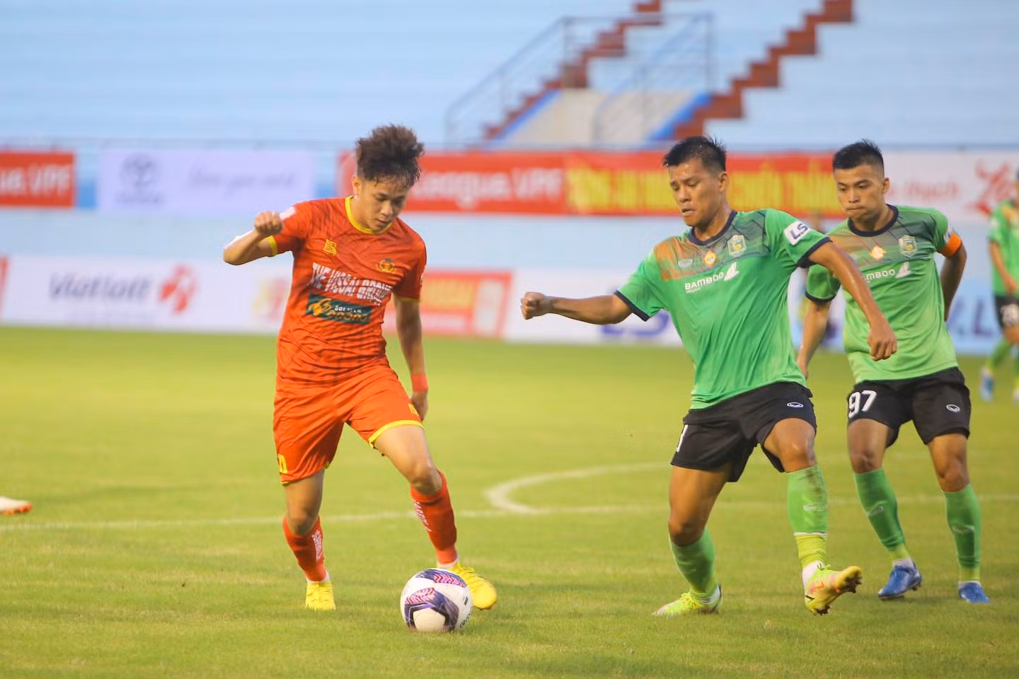 Nóng bỏng cuộc đua tại giải hạng Nhất -0