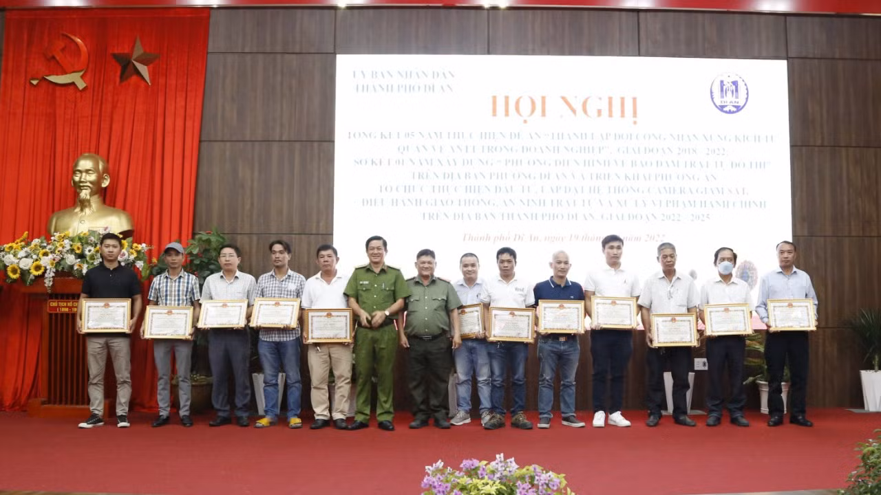 Đội công nhân xung kích góp phần ổn định ANTT trong doanh nghiệp -0