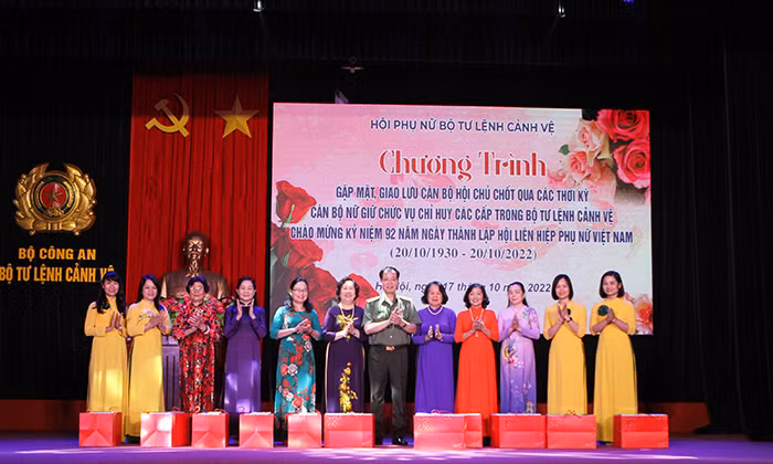Tiếp tục phát huy truyền thống “anh hùng, bất khuất, trung hậu, đảm đang” của phụ nữ Việt Nam -0
