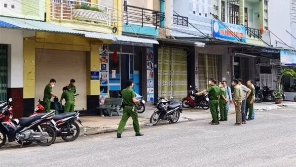 Mất mạng vì rút dao đâm bạn uống cà phê