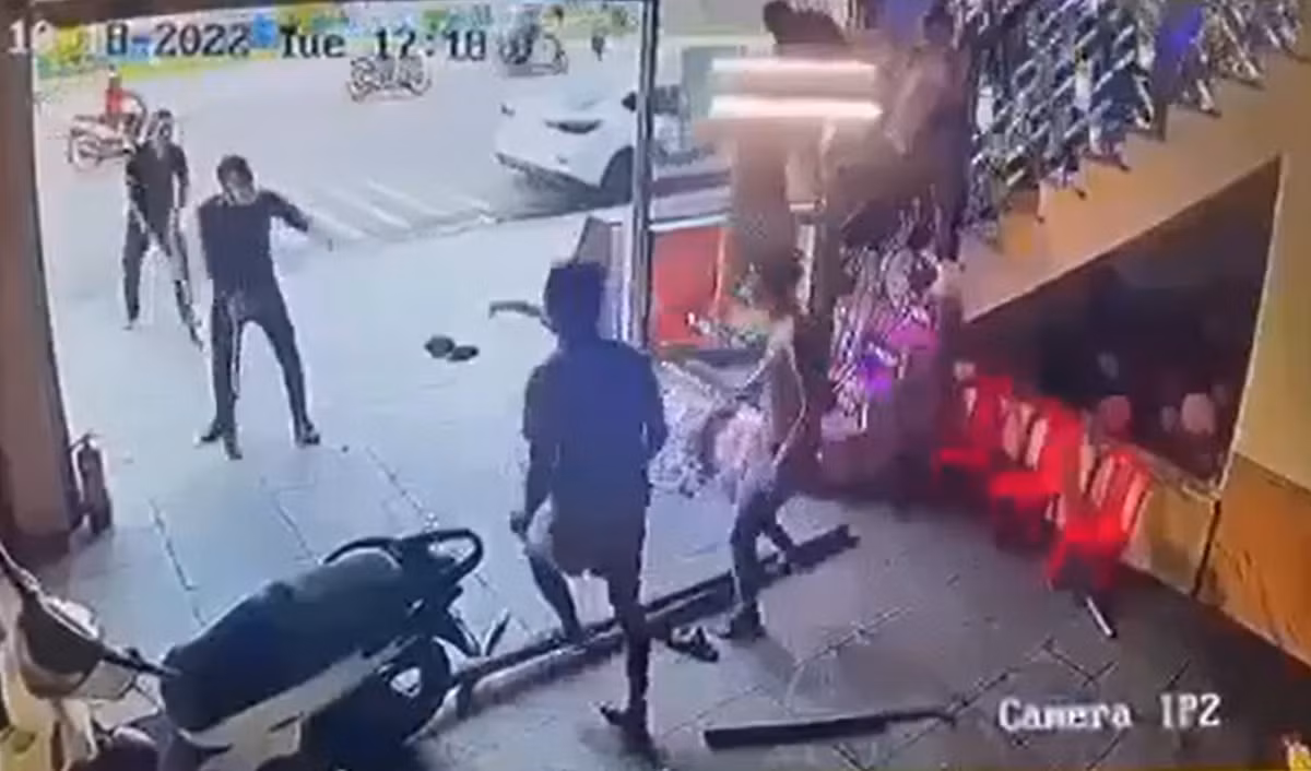  Điều tra cuộc hỗn chiến trong quán karaoke giữa hai nhóm thanh niên ở Nha Trang -1